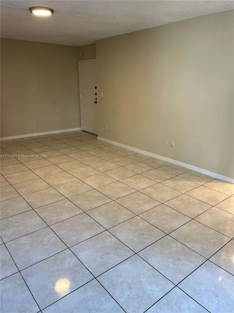 484 NW 165th St Rd, Unit A-316, Miami, FL 33169 Photo