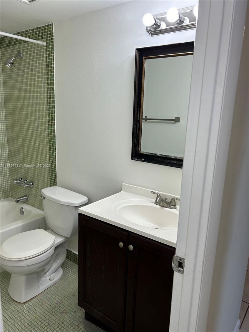 484 NW 165th St Rd, Unit A-316, Miami, FL 33169 Photo