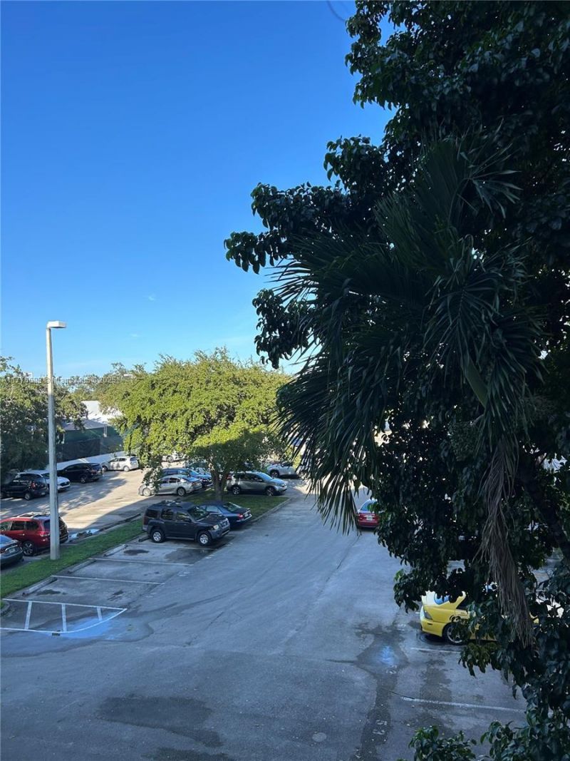 484 NW 165th St Rd, Unit A-316, Miami, FL 33169 Photo