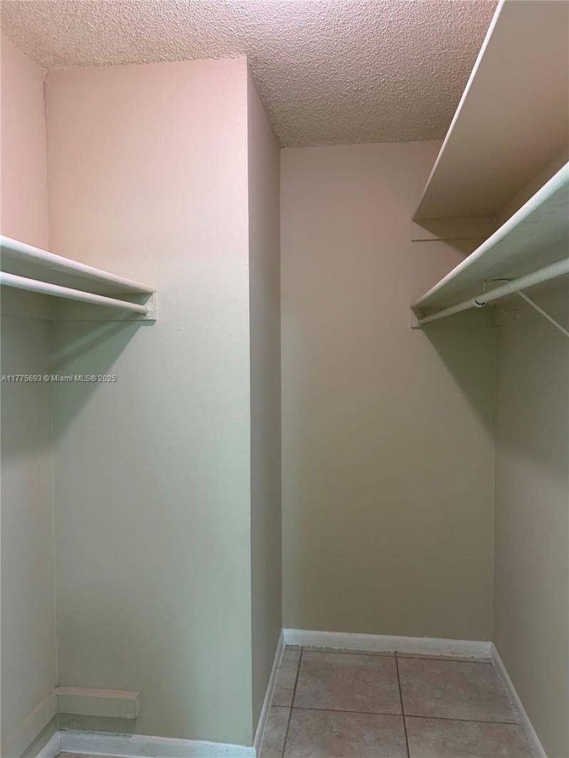 484 NW 165th St Rd, Unit A-316, Miami, FL 33169 Photo