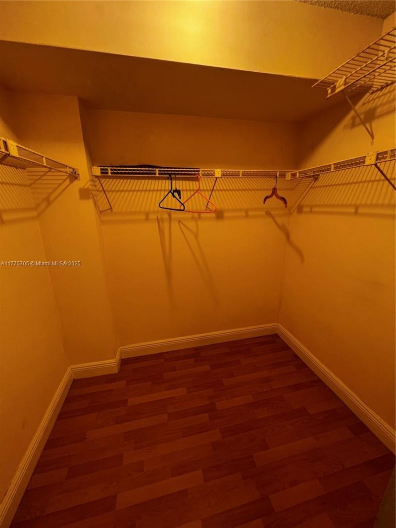 447 NE 195th St, Unit 309, Miami, FL 33179 Photo