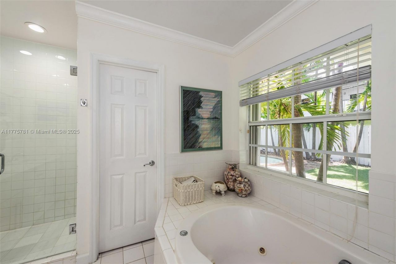 250 Greenwood Drive, Key Biscayne, FL 33149 Photo