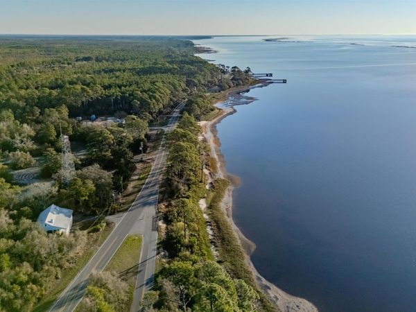 1617 E Highway 98, Carrabelle, FL 32322