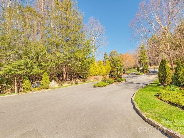 461 Somersby Parkway, Hendersonville, NC 28739