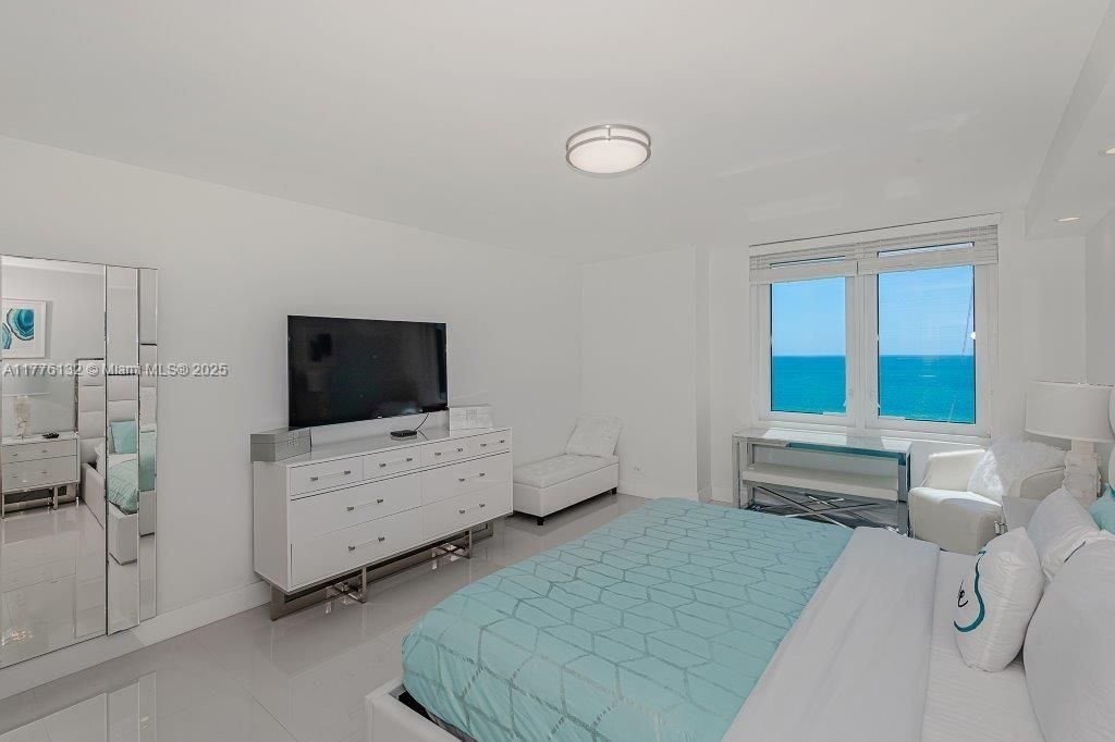 2301 Collins Ave, Unit 1424, Miami Beach, FL 33139 Photo