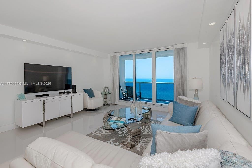 2301 Collins Ave, Unit 1424, Miami Beach, FL 33139 Photo