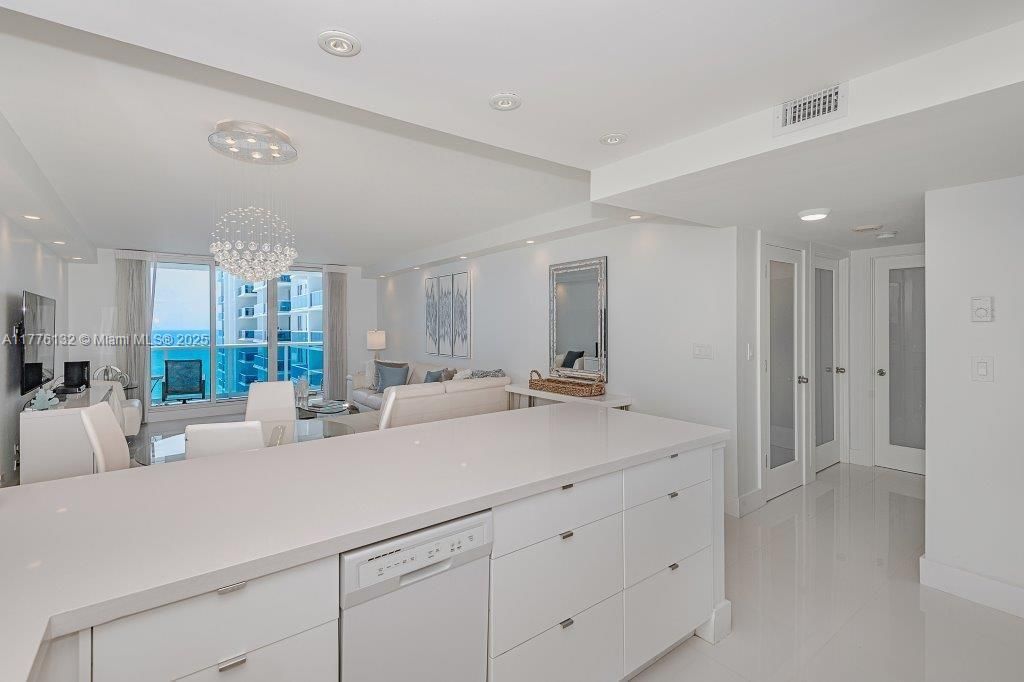 2301 Collins Ave, Unit 1424, Miami Beach, FL 33139 Photo
