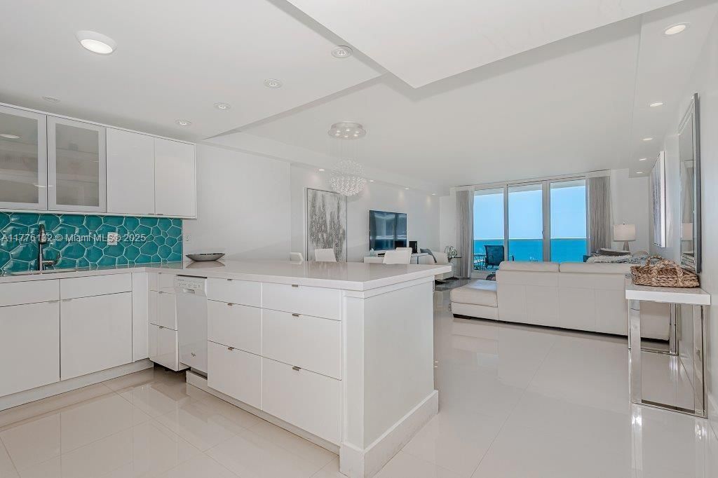 2301 Collins Ave, Unit 1424, Miami Beach, FL 33139 Photo