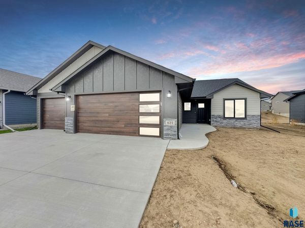 621 N UNION Ave, Sioux Falls, SD 57110