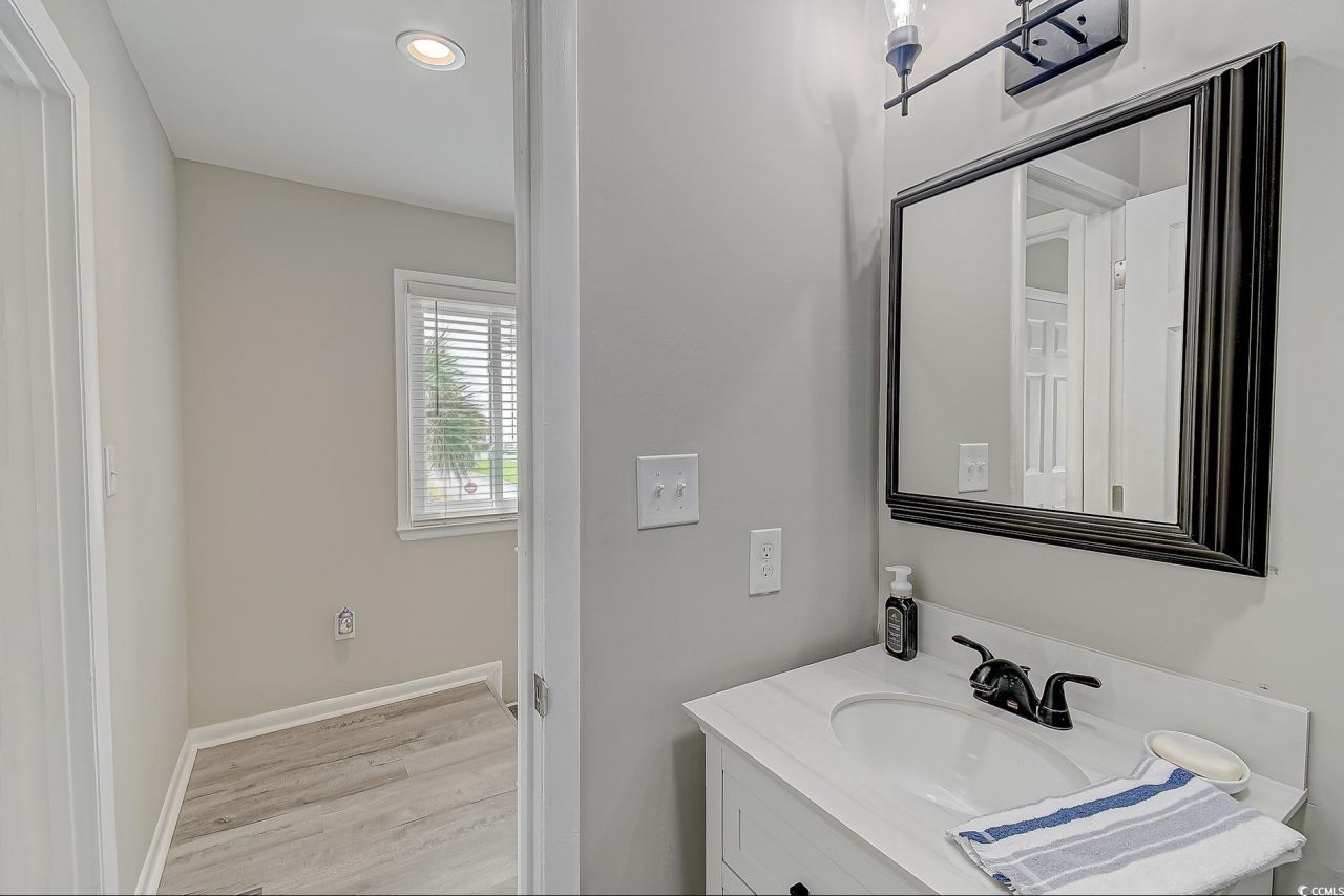 10200 Lake Shore Dr. Photo 13