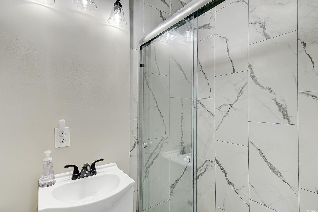 10200 Lake Shore Dr. Photo 23