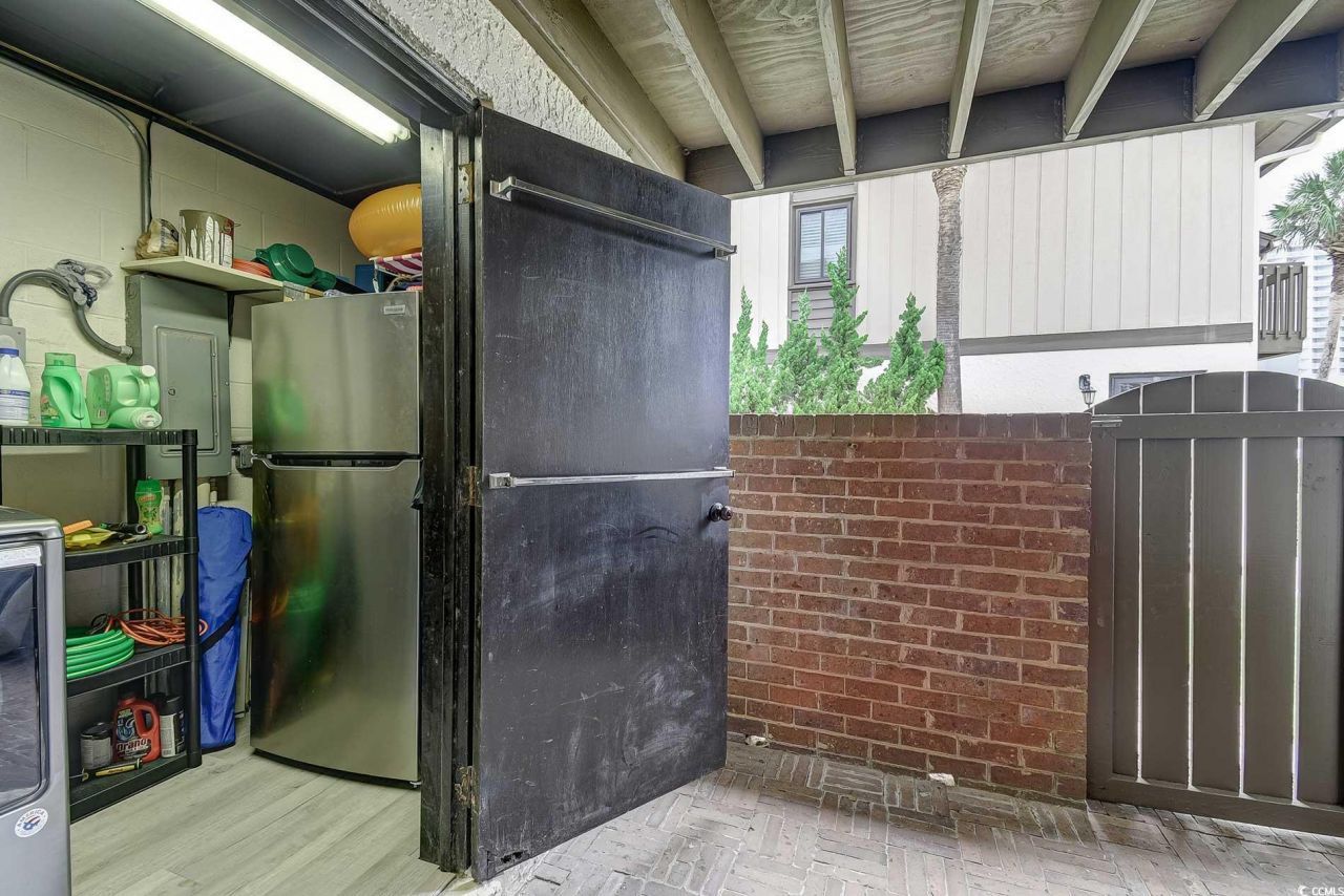 10200 Lake Shore Dr. Photo 32