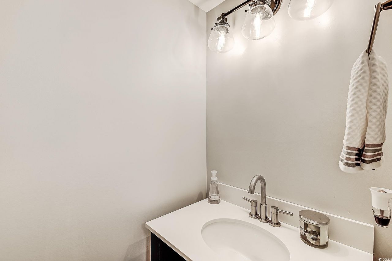 10200 Lake Shore Dr. Photo 8