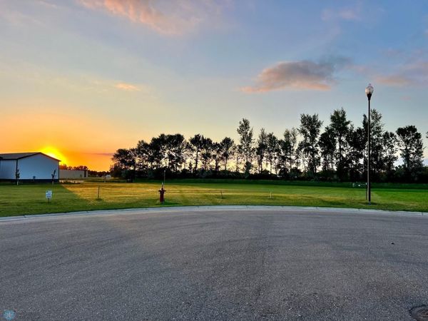 211 19 Circle NE, Barnesville, MN 56514