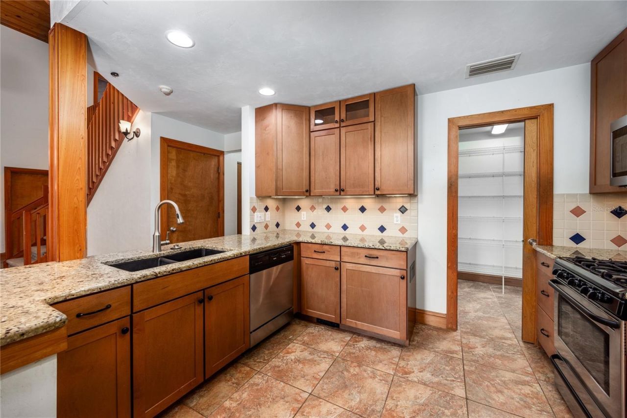 6622 NW 18th Avenue, Gainesville, FL 32605 Photo