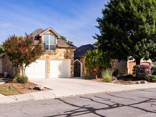 2885 Rock Barn Drive E, Kerrville, TX 78028