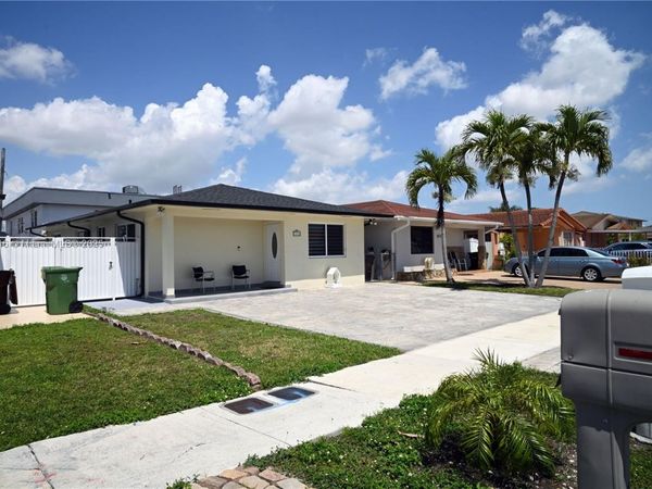 1417 W 40th St, Hialeah, FL 33012