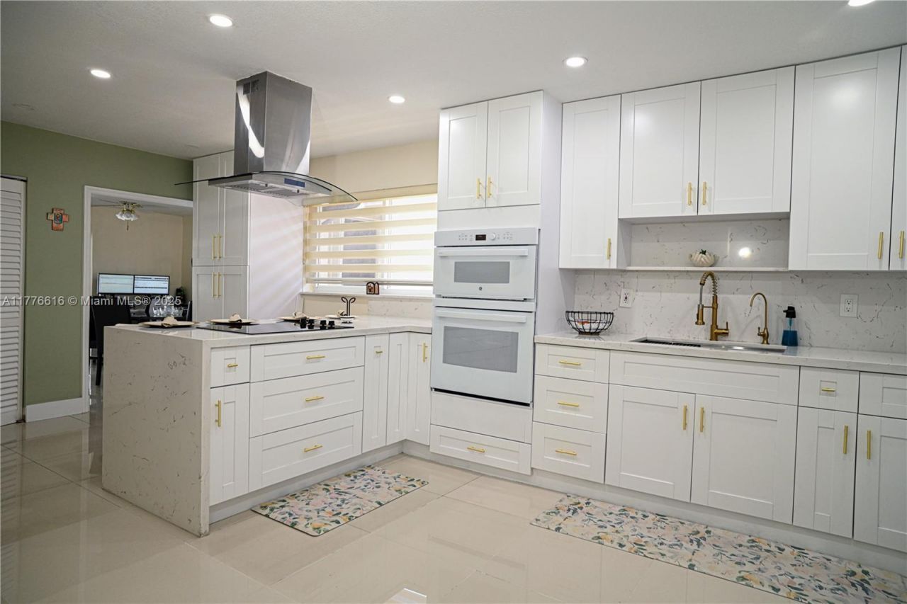 1417 W 40th St, Hialeah, FL 33012 Photo