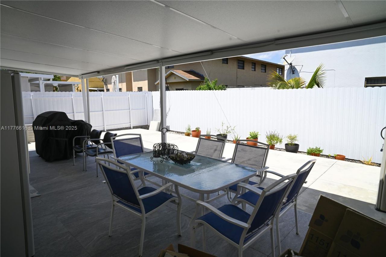 1417 W 40th St, Hialeah, FL 33012 Photo