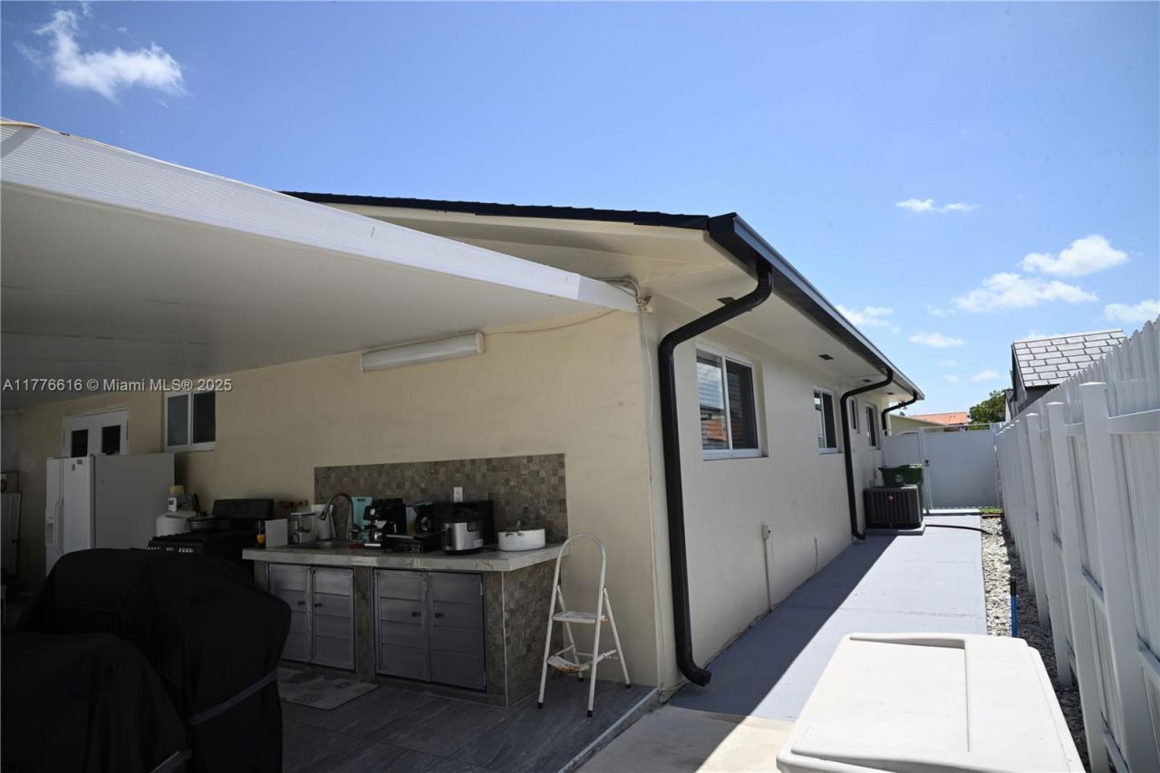 1417 W 40th St, Hialeah, FL 33012 Photo