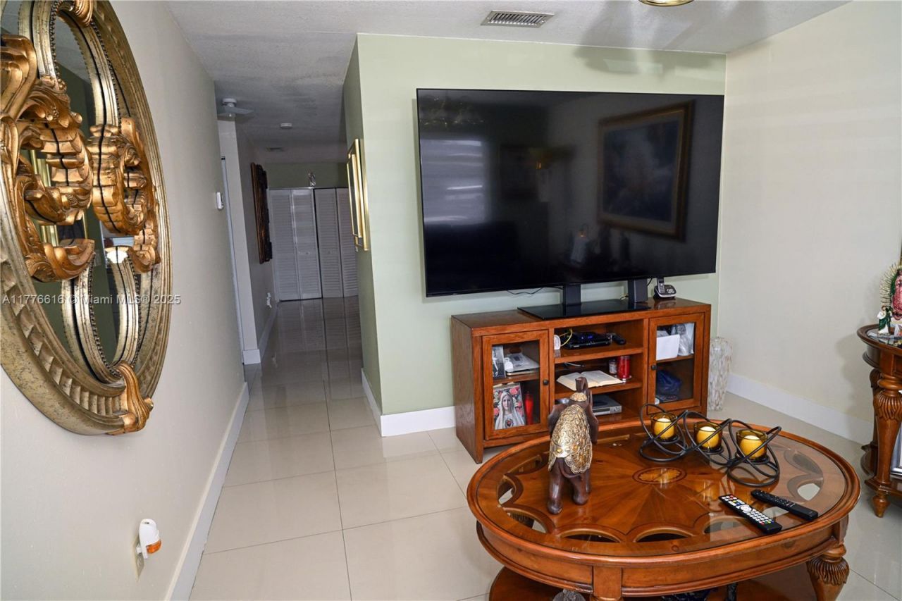 1417 W 40th St, Hialeah, FL 33012 Photo