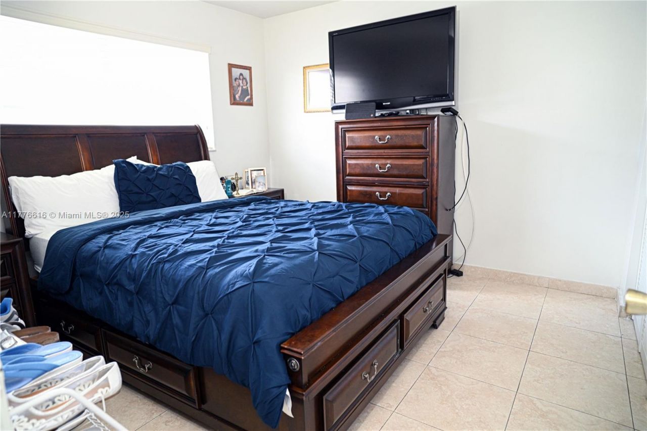 1417 W 40th St, Hialeah, FL 33012 Photo