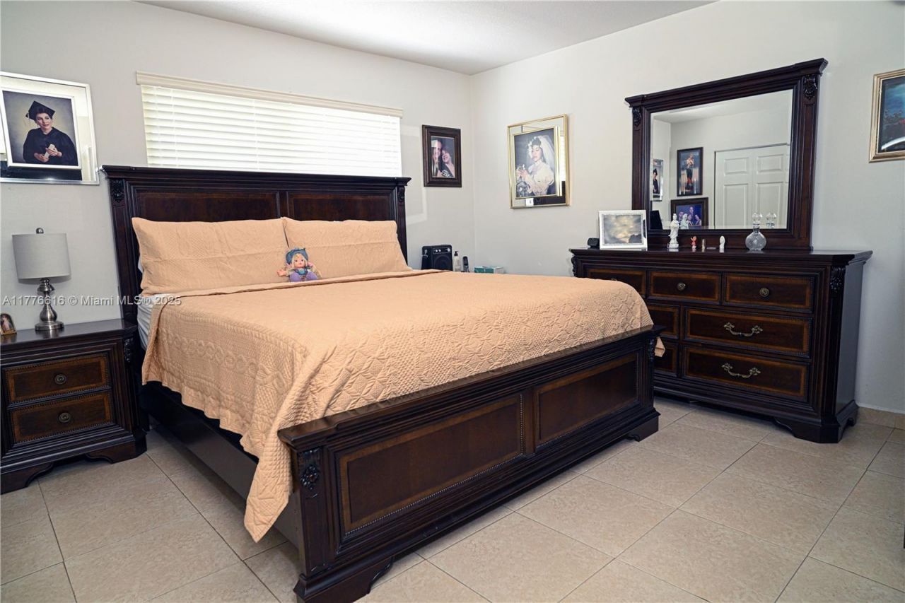 1417 W 40th St, Hialeah, FL 33012 Photo