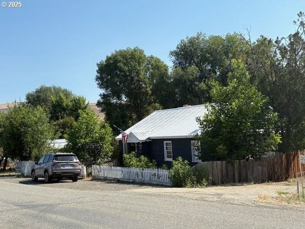 315 South Fork RD, Dayville, OR 97825