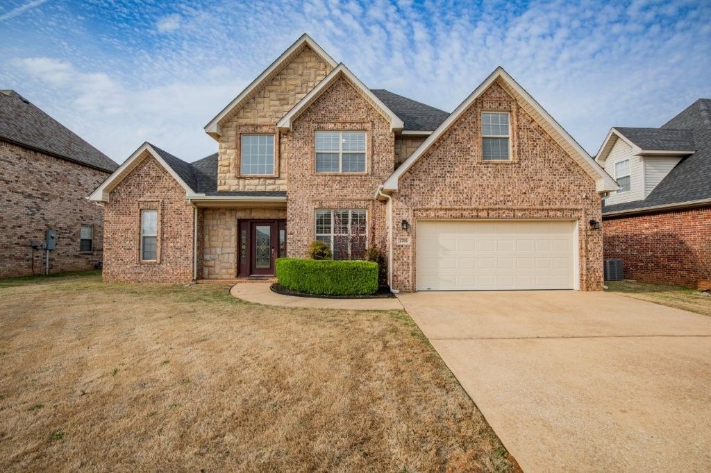 1705 W Cottonwood Street, Rogers, AR 72758 Main Photo