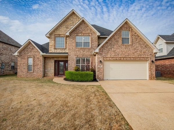 1705 W Cottonwood Street, Rogers, AR 72758
