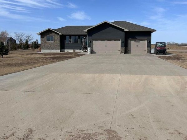 25805 W Enemy Creek LP, Mitchell, SD 57301