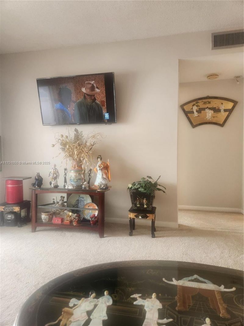 4350 Hillcrest Dr, Unit 807, Hollywood, FL 33021 Photo