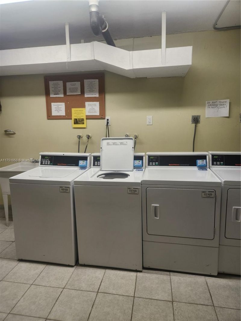 4350 Hillcrest Dr, Unit 807, Hollywood, FL 33021 Photo