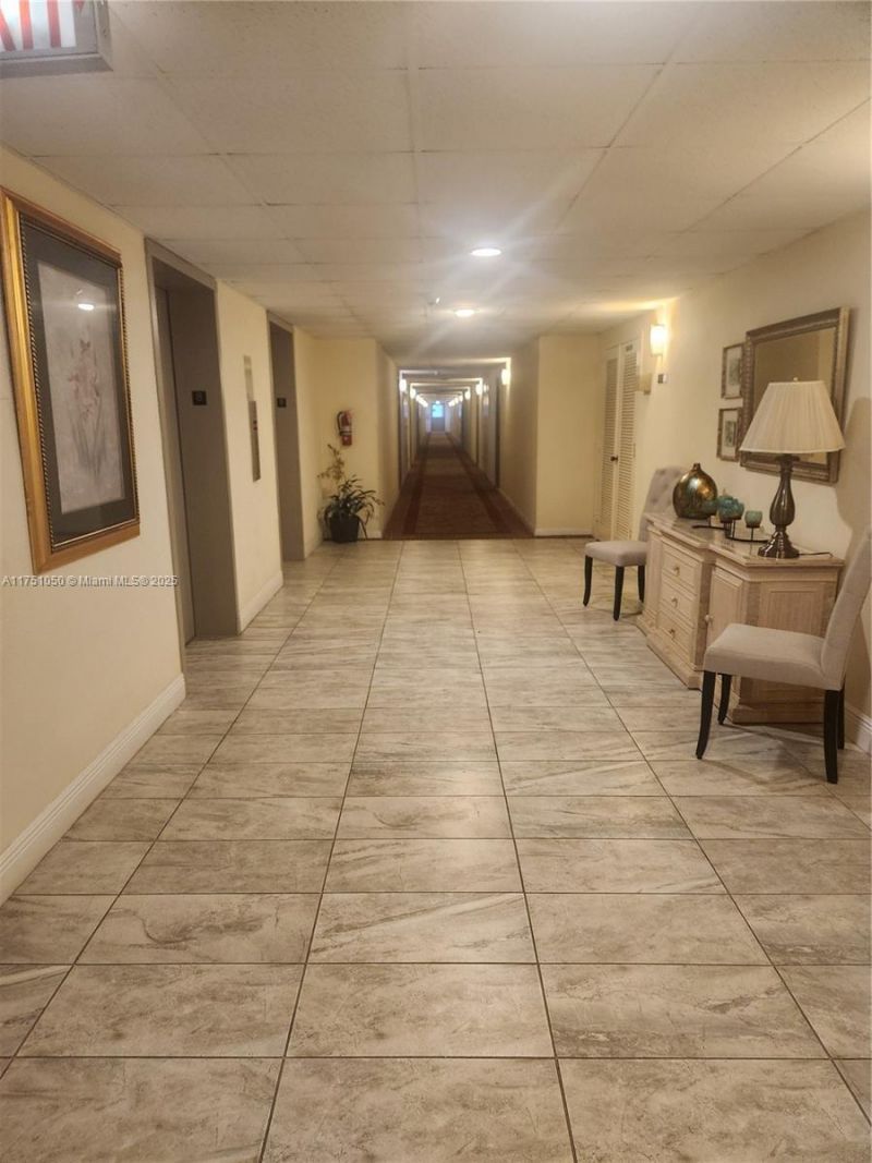 4350 Hillcrest Dr, Unit 807, Hollywood, FL 33021 Photo