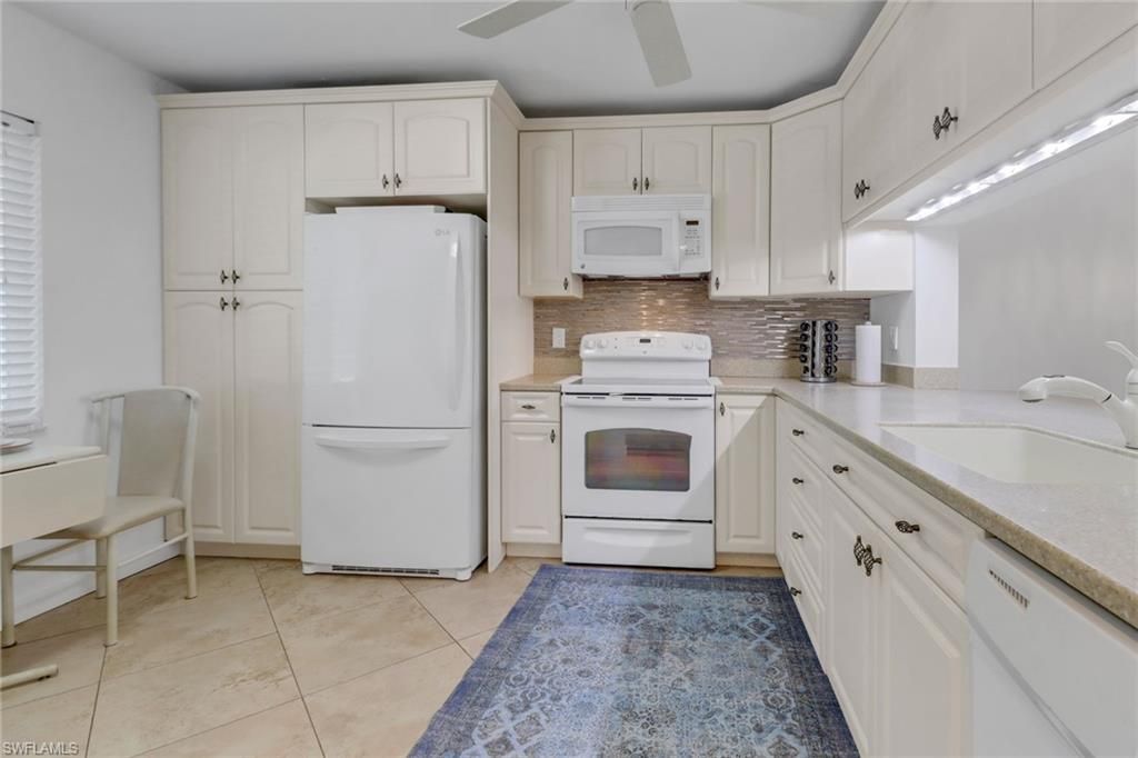 5985 Bloomfield Cir, Unit D203, Naples, FL 34112 Photo