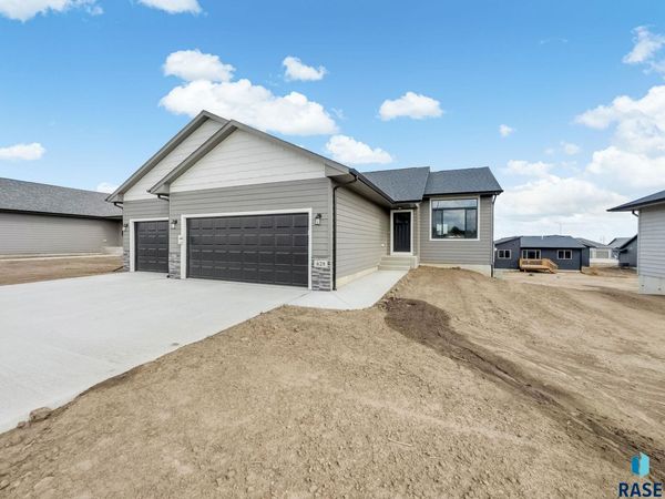 628 N YANKEE Ave, Sioux Falls, SD 57110
