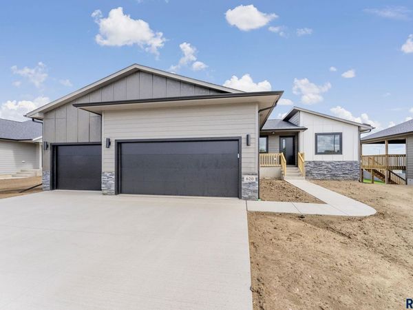 620 N YANKEE Ave, Sioux Falls, SD 57110