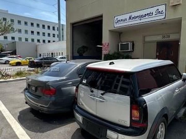 3838 Shipping Ave, Miami, FL 33146