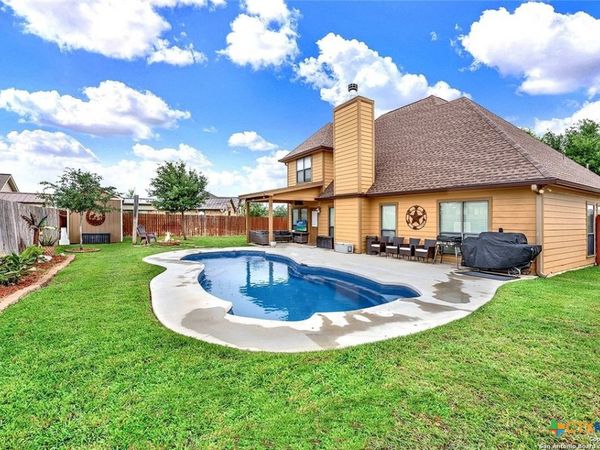 109 Park Way, Poth, TX 78147