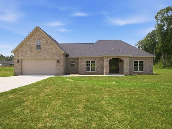 33 M D Thompson Rd, Moselle, MS 39459