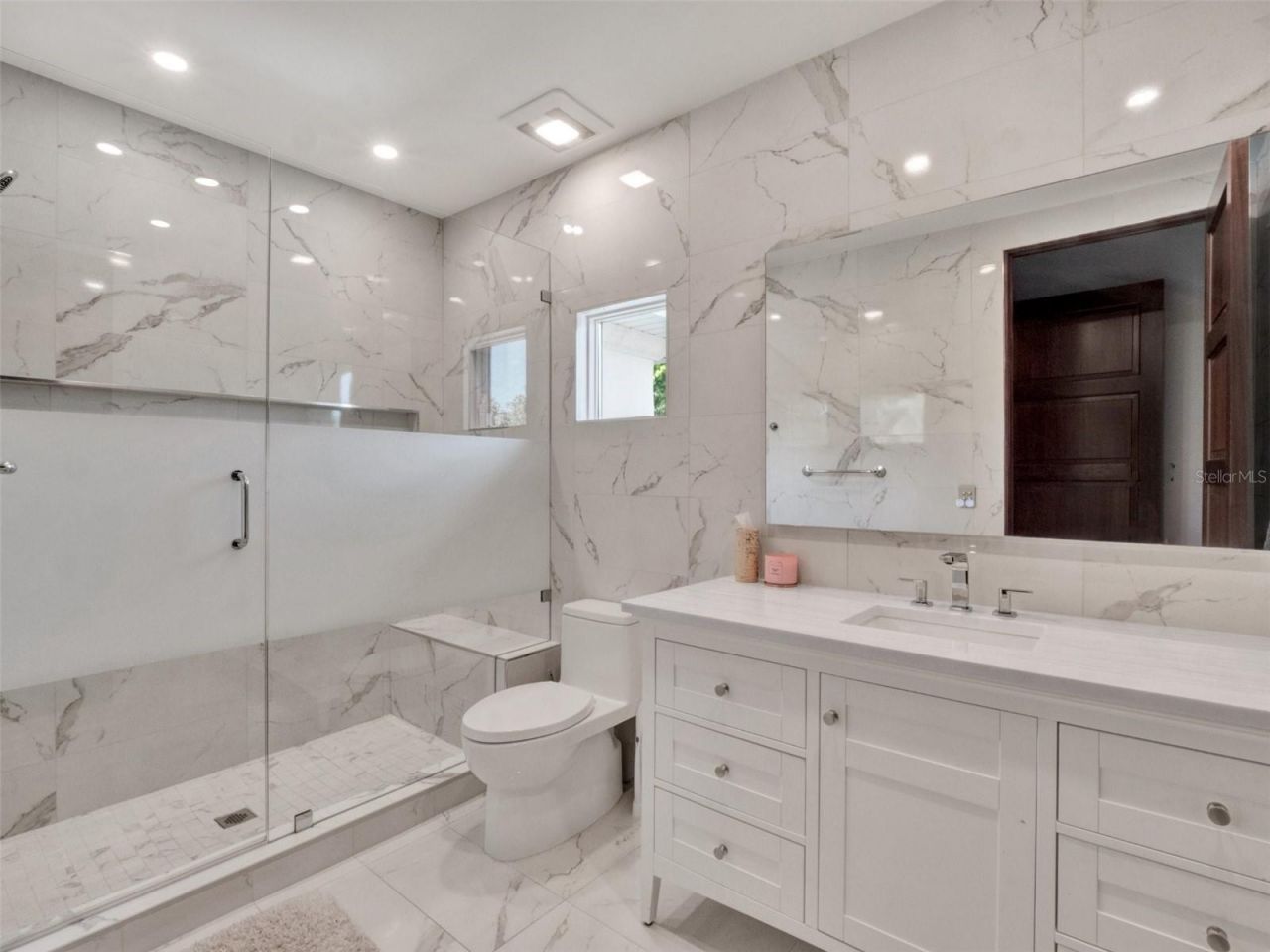 6137 Grosvenor Shore Drive, Windermere, FL 34786 Photo