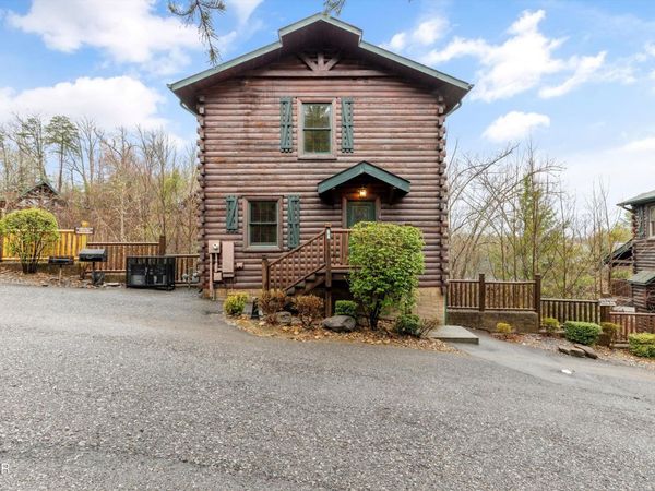 831 Spirit Loop Way, Gatlinburg, TN 37738