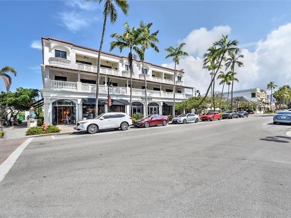555 5TH AVE S, Unit PH-1, NAPLES, FL 34102