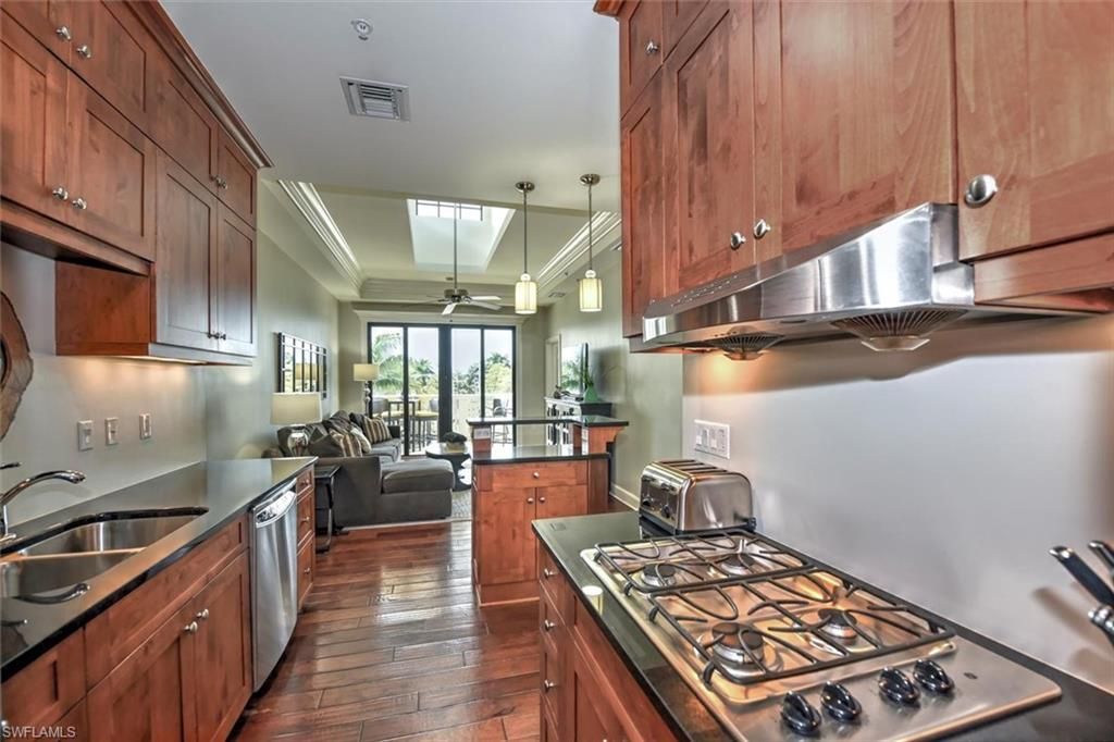 555 5th Ave S, Unit PH-1, Naples, FL 34102 Photo