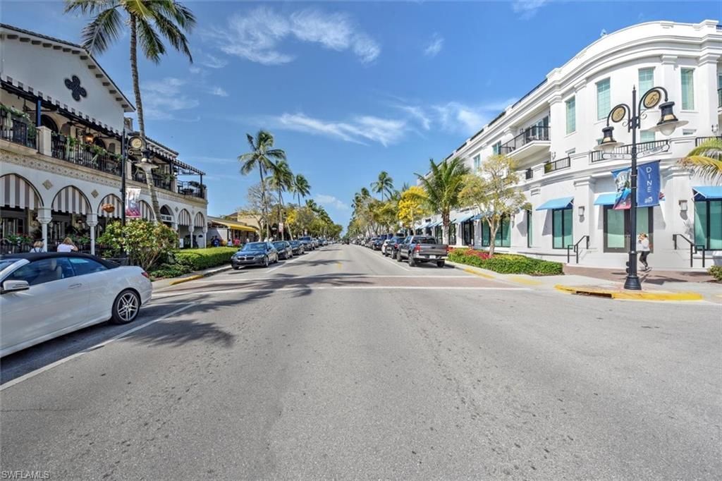 555 5th Ave S, Unit PH-1, Naples, FL 34102 Photo