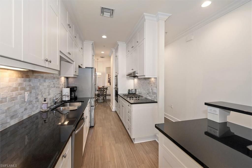 555 5th Ave S, Unit 204, Naples, FL 34102 Photo