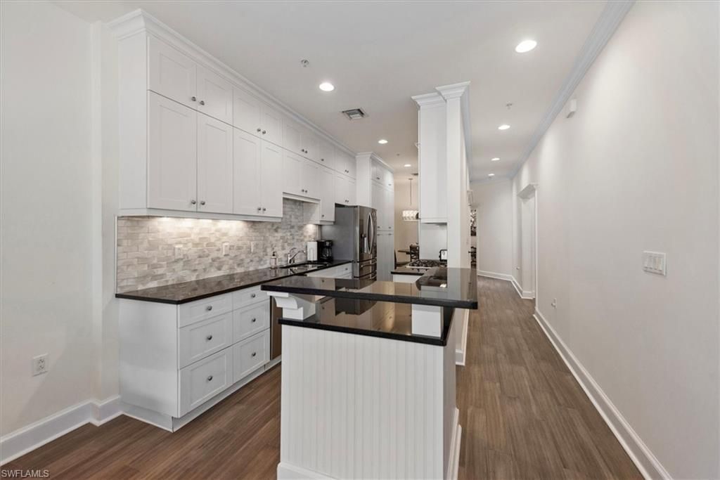 555 5th Ave S, Unit 204, Naples, FL 34102 Photo