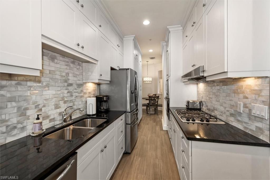 555 5th Ave S, Unit 204, Naples, FL 34102 Photo