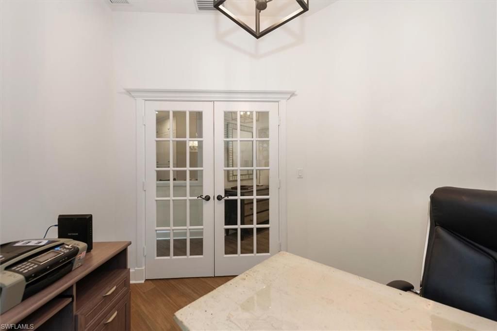 555 5th Ave S, Unit 204, Naples, FL 34102 Photo