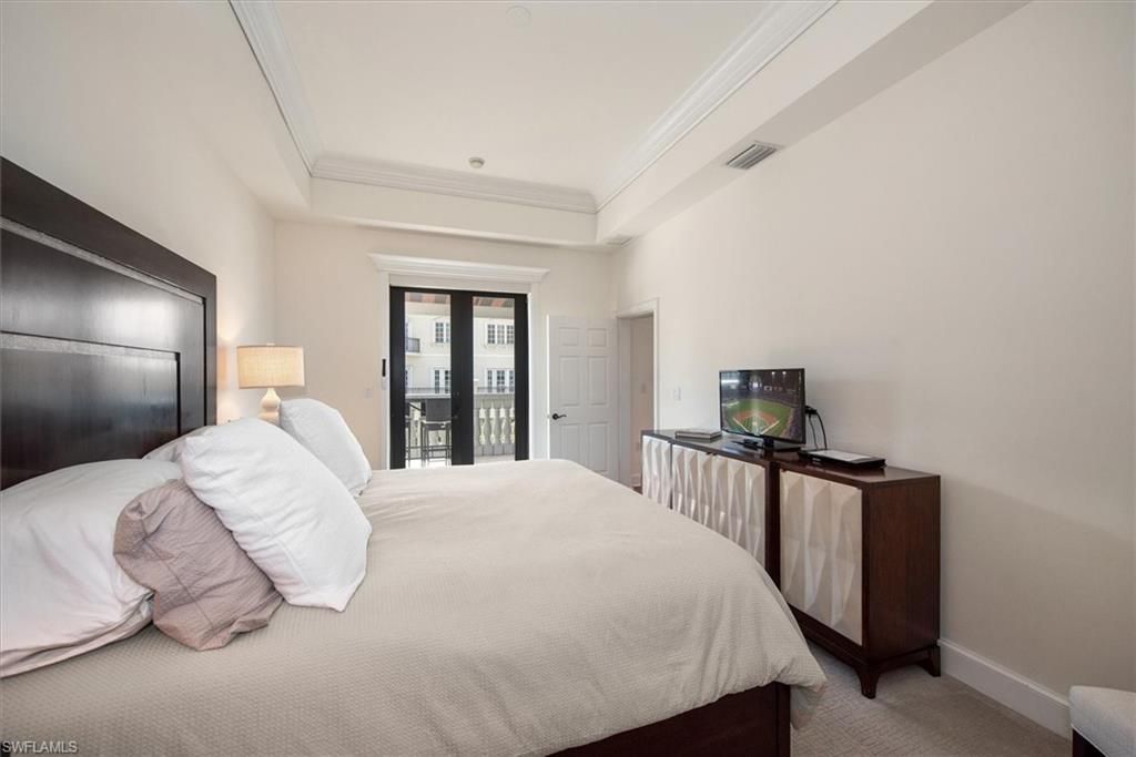 555 5th Ave S, Unit 204, Naples, FL 34102 Photo